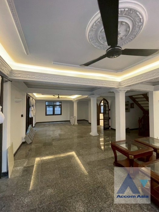 4  3 br House for rent and sale in Sukhumvit ,Bangkok BTS Phra khanong AA44456