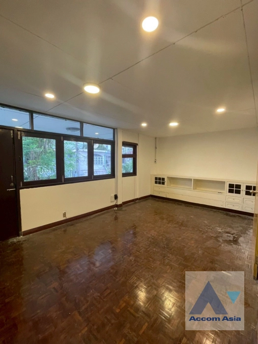 6  3 br House for rent and sale in Sukhumvit ,Bangkok BTS Phra khanong AA44456