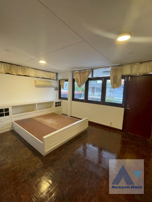 5  3 br House for rent and sale in Sukhumvit ,Bangkok BTS Phra khanong AA44456