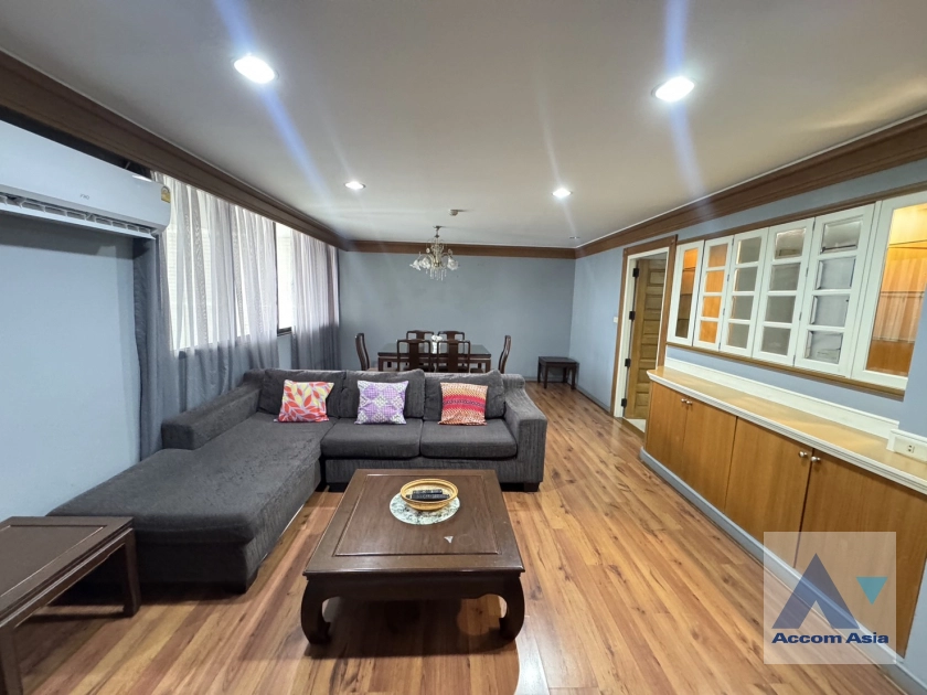 Pet friendly |  Contemporary Lifestyle Apartment  2 Bedroom for Sale & Rent BTS Nana in Sukhumvit Bangkok