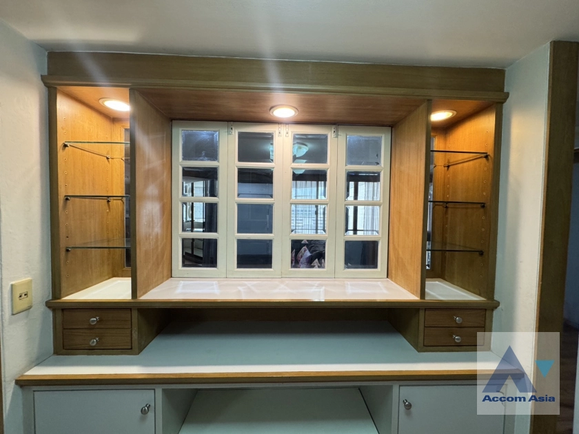 unitPet friendly |  2 Bedrooms  Apartment For Rent & Sale in Sukhumvit, Bangkok  near BTS Nana (AA44462)