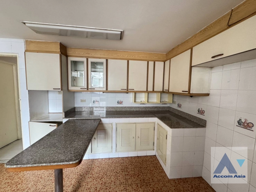 6  3 br Apartment for rent and sale in Sukhumvit ,Bangkok BTS Nana at Low rise and Peaceful AA44468