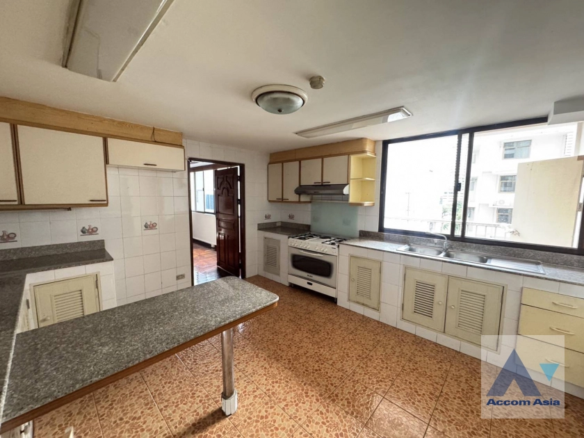 5  3 br Apartment for rent and sale in Sukhumvit ,Bangkok BTS Nana at Low rise and Peaceful AA44468