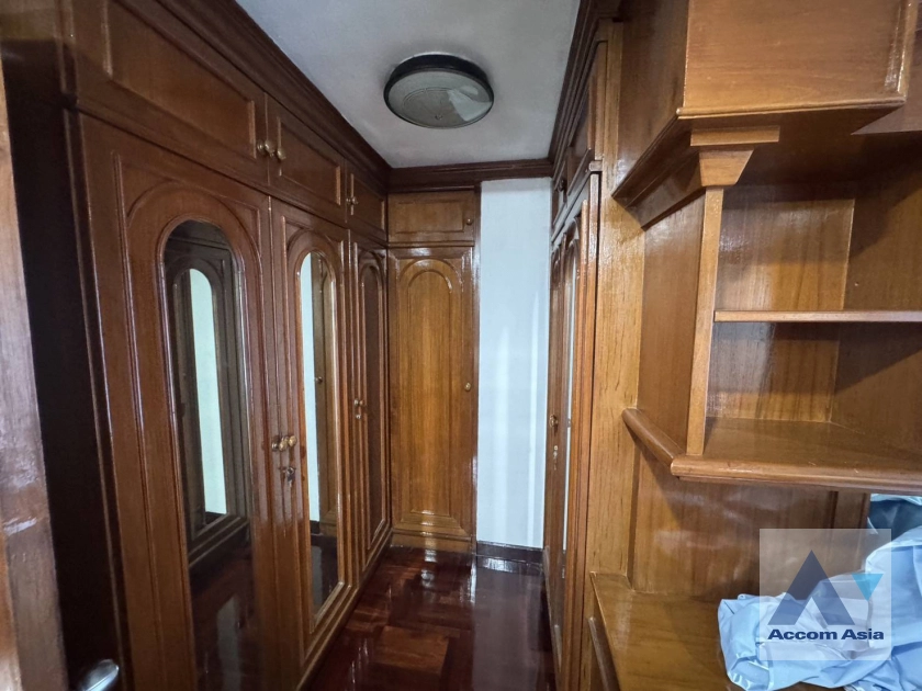 18  3 br Apartment for rent and sale in Sukhumvit ,Bangkok BTS Nana at Low rise and Peaceful AA44468