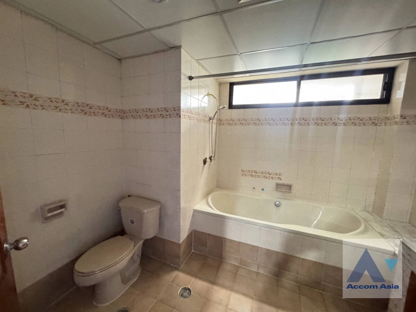 16  3 br Apartment for rent and sale in Sukhumvit ,Bangkok BTS Nana at Low rise and Peaceful AA44468