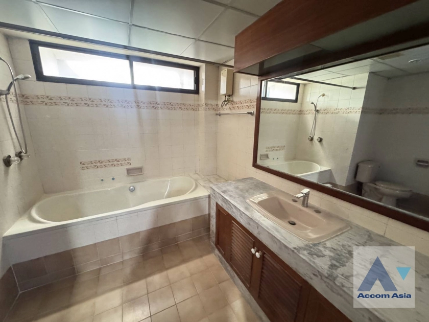 14  3 br Apartment for rent and sale in Sukhumvit ,Bangkok BTS Nana at Low rise and Peaceful AA44468