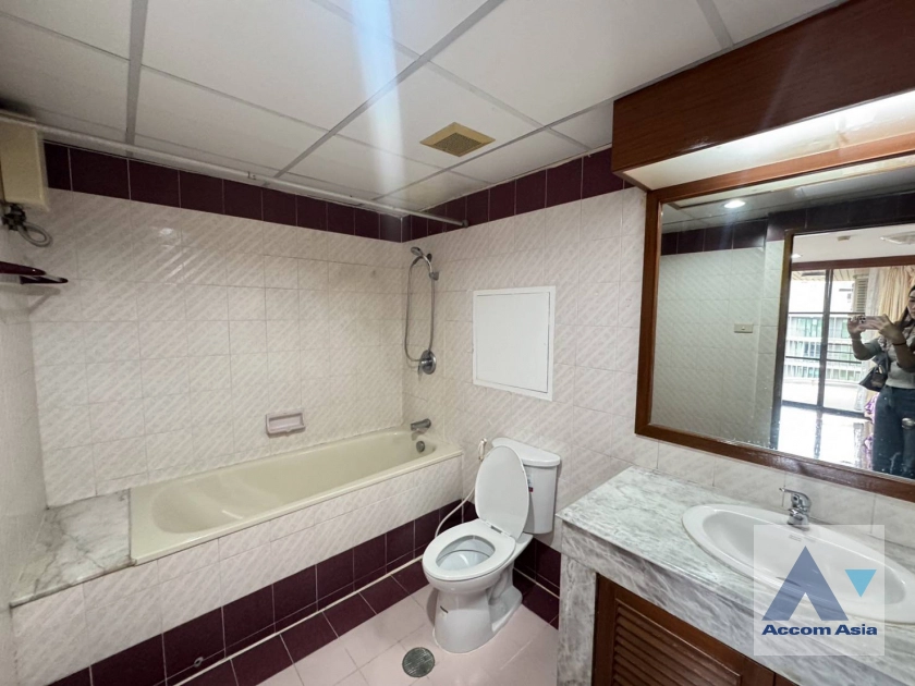 15  3 br Apartment for rent and sale in Sukhumvit ,Bangkok BTS Nana at Low rise and Peaceful AA44468