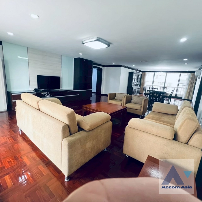 unit 3 Bedrooms  Apartment For Rent in Sukhumvit, Bangkok  near BTS Phrom Phong (AA44469)