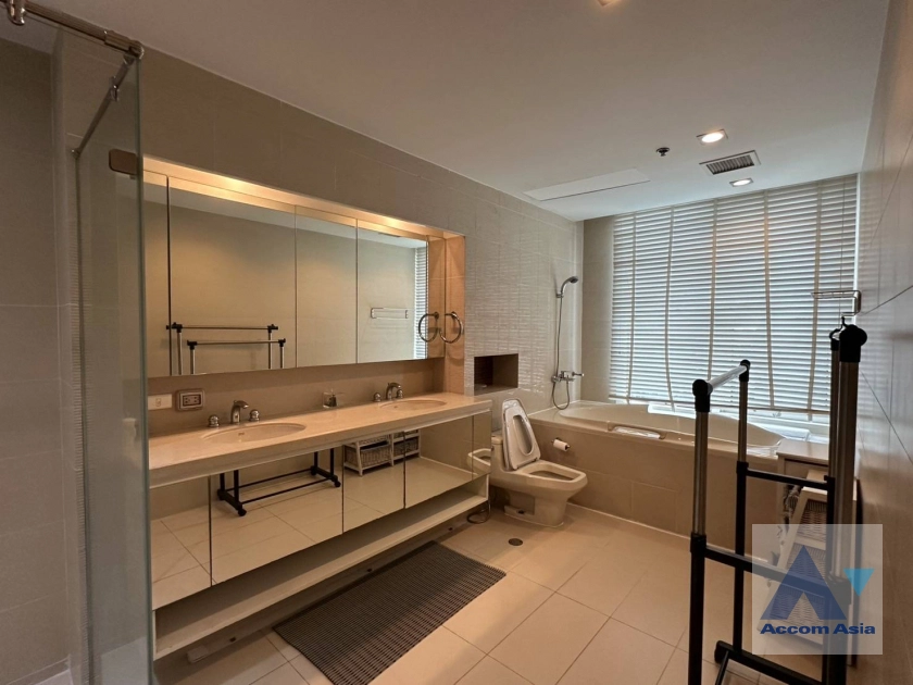 22  3 br Condominium for rent and sale in Silom ,Bangkok BTS Sala Daeng - MRT Silom at Royal Saladaeng AA44482