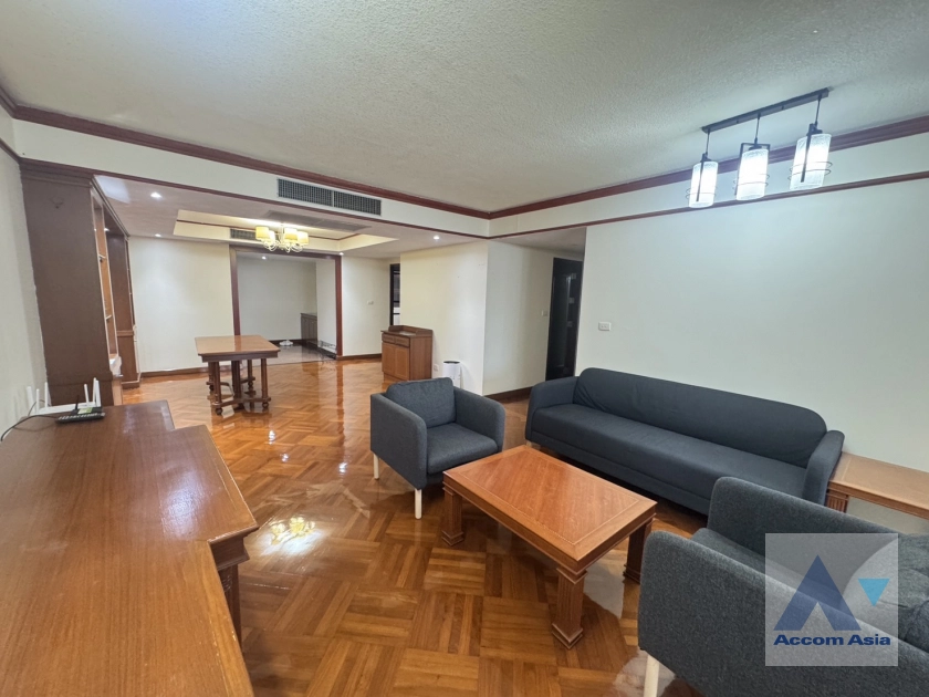 unit 3 Bedrooms  Apartment For Rent in Sukhumvit, Bangkok  near BTS Thong Lo (AA44488)