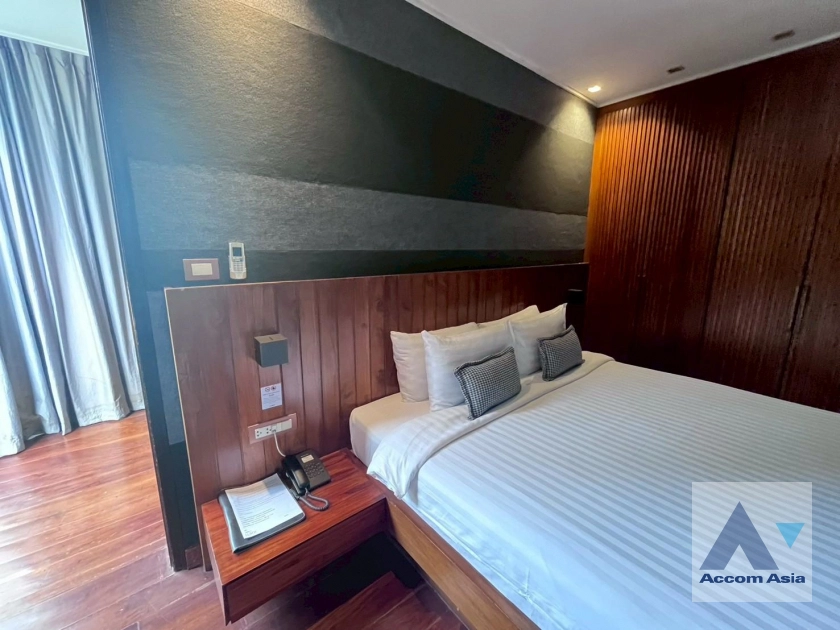 unit 2 Bedrooms  Apartment For Rent in Ploenchit, Bangkok  near BTS Ratchadamri (AA44492)