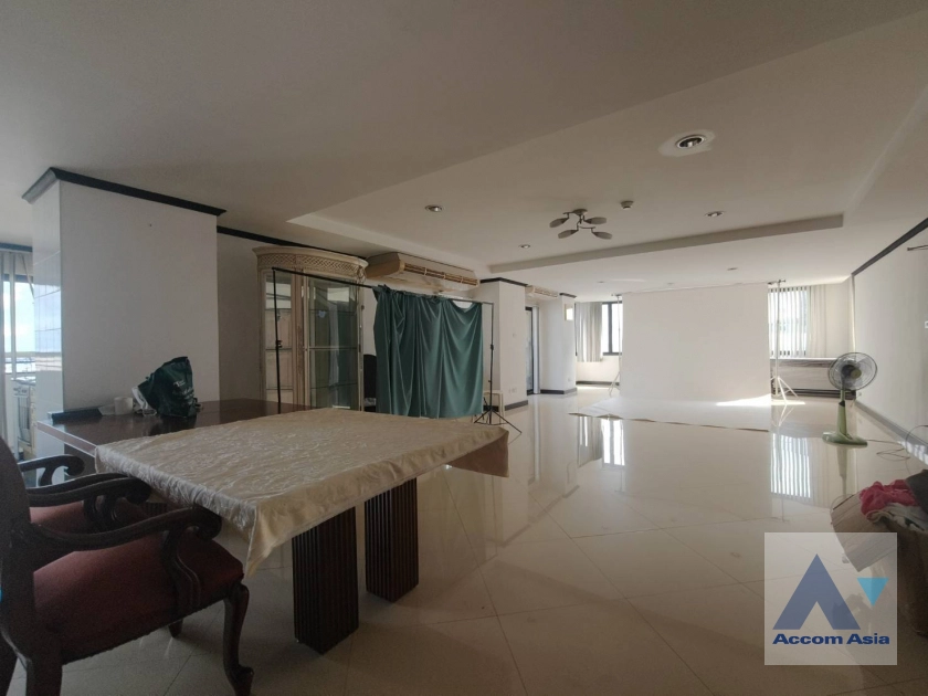 unitBright, Airy, with Unblocked City Views ( AA44496 )