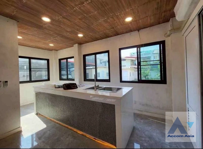  1  6 br House for rent and sale in Dusit ,Bangkok  AA44502