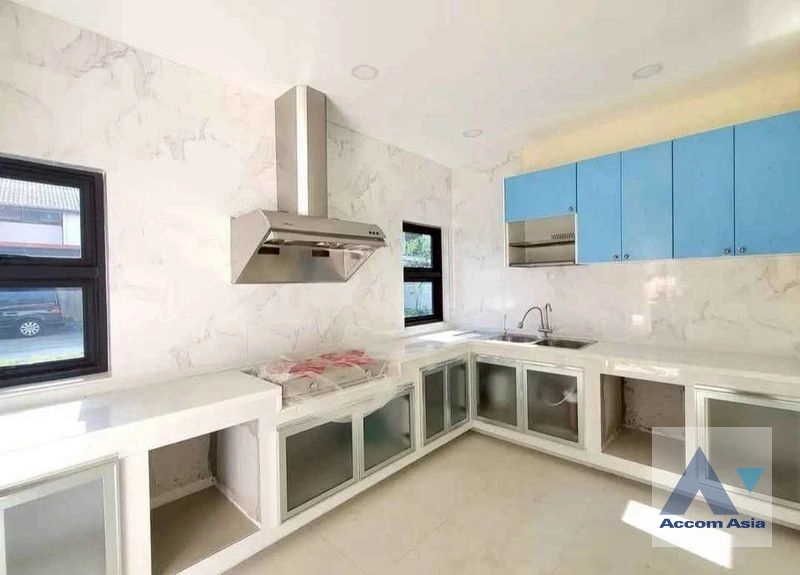 unit 6 Bedrooms  House For Rent & Sale in Dusit, Bangkok  (AA44502)