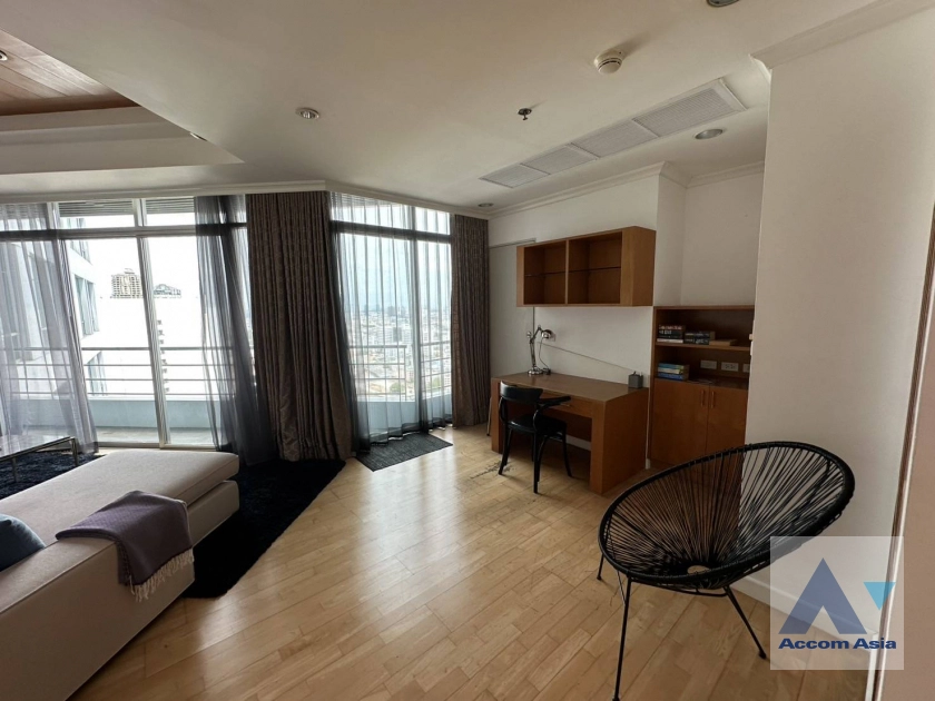 unit 2 Bedrooms  Condominium For Rent in Charoen Nakhon, Bangkok  near BTS Krung Thon Buri (AA44509)