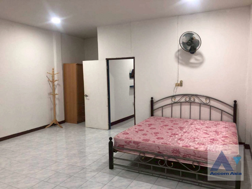 unitHome Office |  2 Bedrooms  Townhouse For Rent & Sale in Sukhumvit, Bangkok  near BTS On Nut (AA44512)