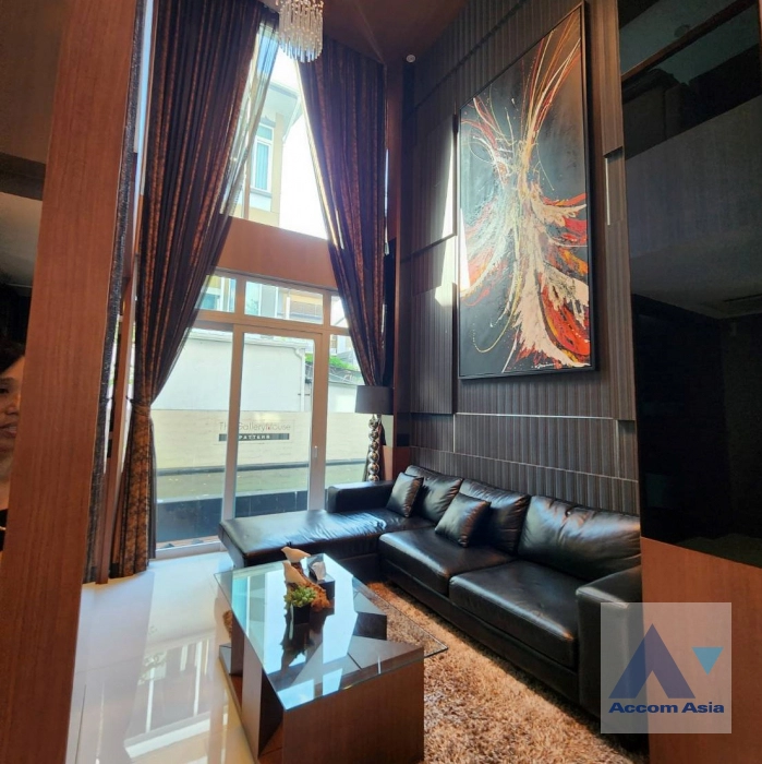 unit 4 Bedrooms  House For Rent & Sale in Lat Phrao, Bangkok  near MRT Lat Phrao (AA44514)