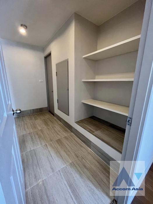 10  3 br Apartment for rent and sale in Sathorn ,Bangkok BRT Thanon Chan at Family-Friendly Serviced Apartment with Big Green Spaces AA44516