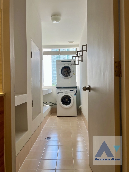 11  3 br Apartment for rent and sale in Sathorn ,Bangkok BRT Thanon Chan at Family-Friendly Serviced Apartment with Big Green Spaces AA44516