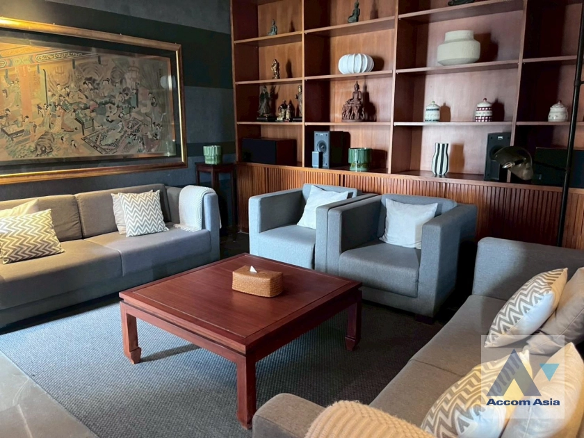 unit 2 Bedrooms  Apartment For Rent in Ploenchit, Bangkok  near BTS Ratchadamri (AA44517)