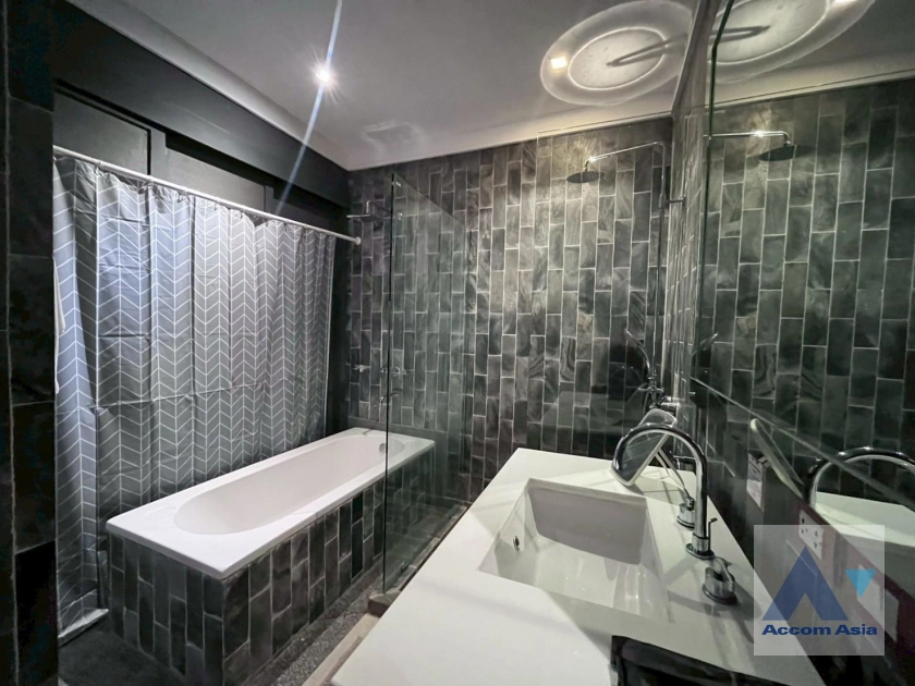 21  2 br Apartment For Rent in Ploenchit ,Bangkok BTS Ratchadamri at Chic Style AA44517