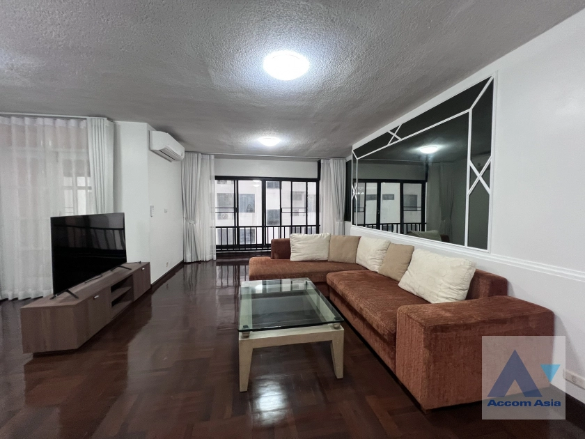 unit 3 Bedrooms  Apartment For Rent & Sale in Ploenchit, Bangkok  near BTS Chitlom (AA44519)