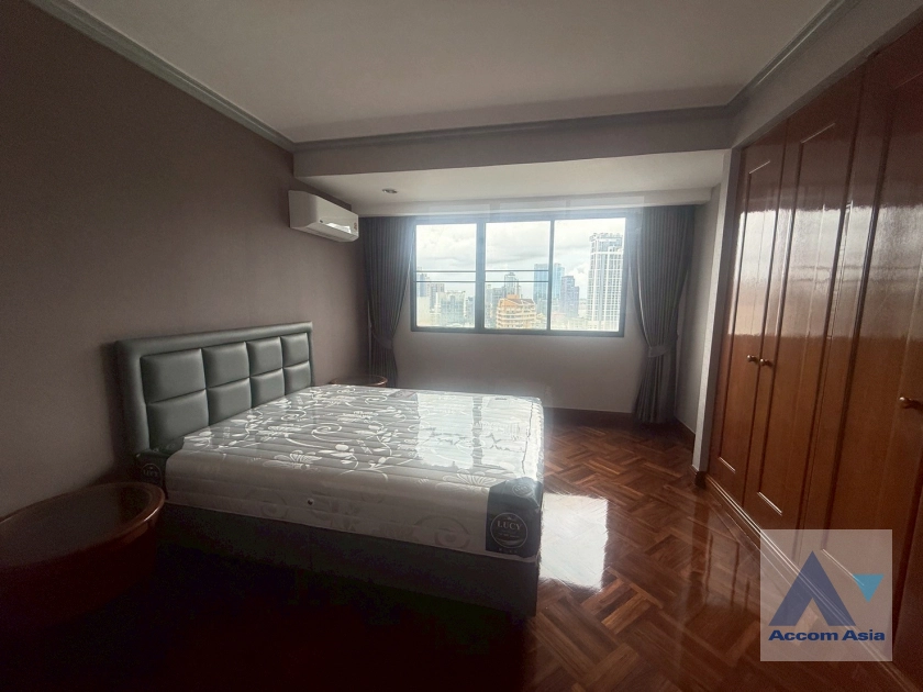 10  3 br Apartment for rent and sale in Sukhumvit ,Bangkok BTS Ekkamai at Panoramic view on balcony AA44520