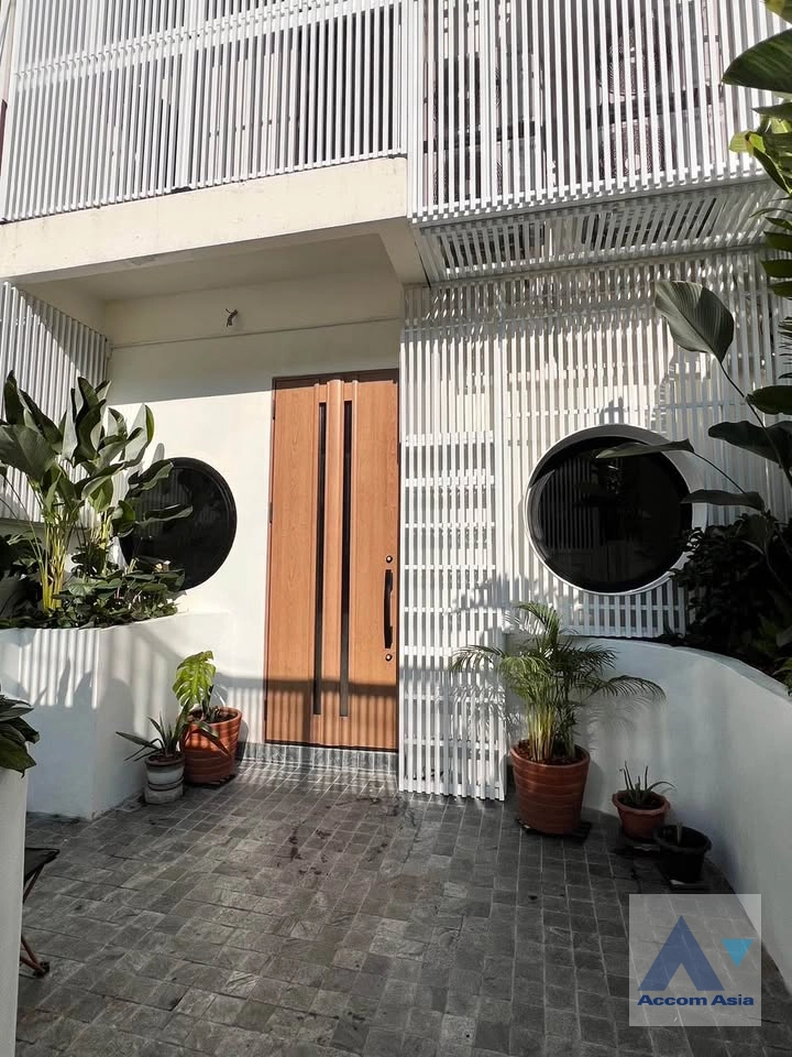 unitPet friendly |  2 Bedrooms  Townhouse For Rent in Sathorn, Bangkok  near BTS Chong Nonsi (AA44522)