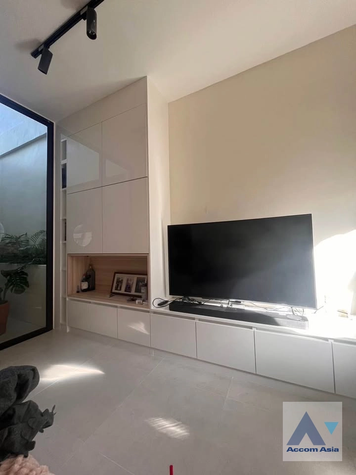 unitPet friendly |  2 Bedrooms  Townhouse For Rent in Sathorn, Bangkok  near BTS Chong Nonsi (AA44522)