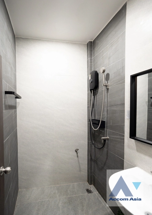 15  3 br Townhouse For Rent in Ratchadaphisek ,Bangkok MRT Huai Khwang AA44524