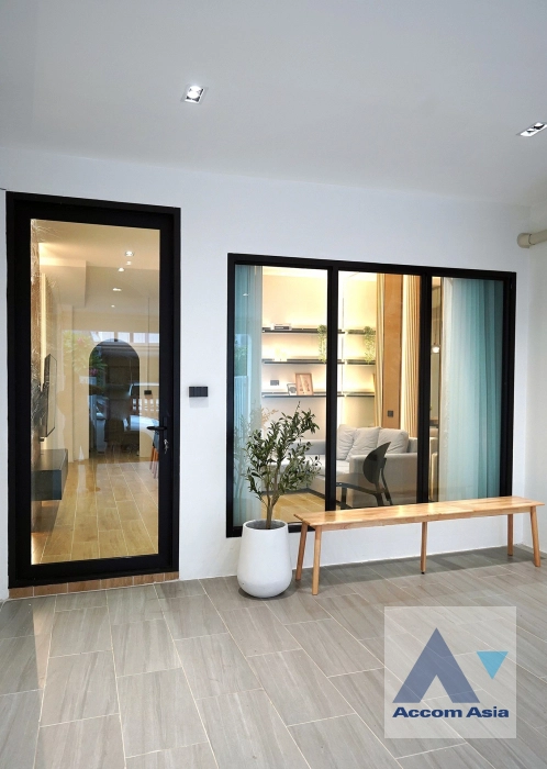 6  3 br Townhouse For Rent in Ratchadaphisek ,Bangkok MRT Huai Khwang AA44524