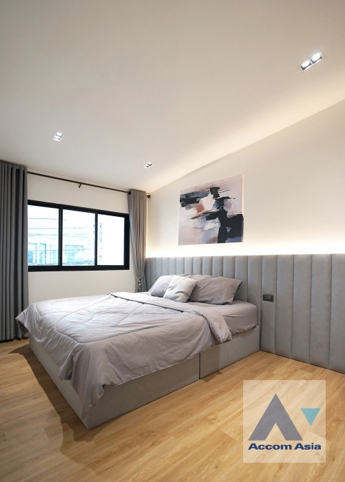 11  3 br Townhouse For Rent in Ratchadaphisek ,Bangkok MRT Huai Khwang AA44524