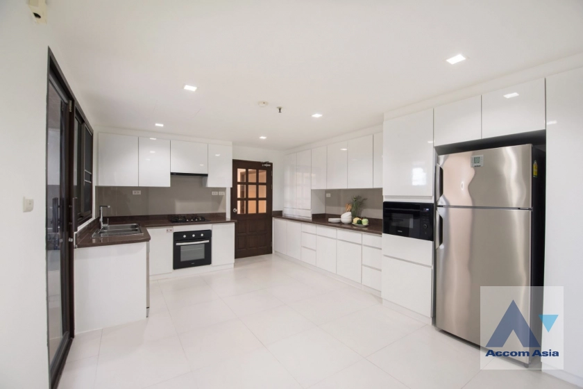 unit 4 Bedrooms  Apartment For Rent & Sale in Sukhumvit, Bangkok  near BTS Asok - MRT Sukhumvit (AA44532)