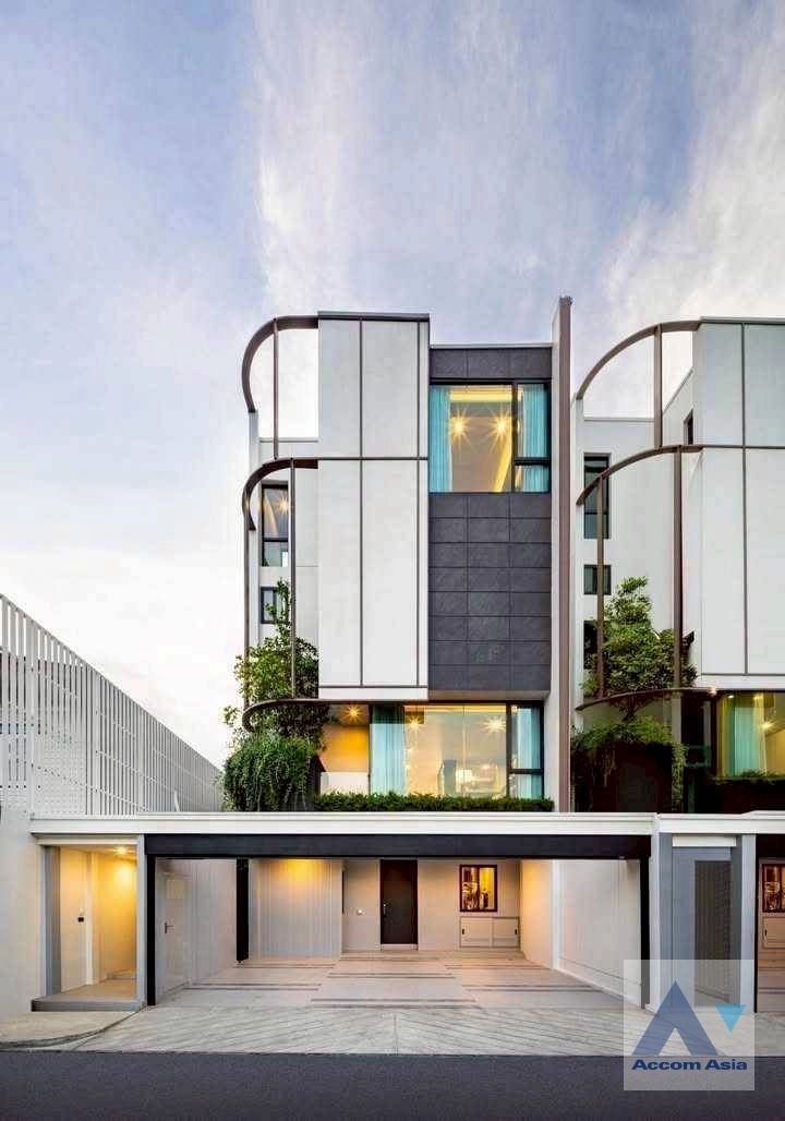 House For Sale in Phaholyothin, Bangkok Code AA44534