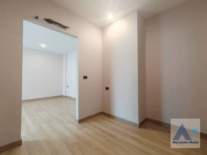 15  3 br House For Sale in Phaholyothin ,Bangkok BTS Sanam Pao at SCAPE ARI AA44537