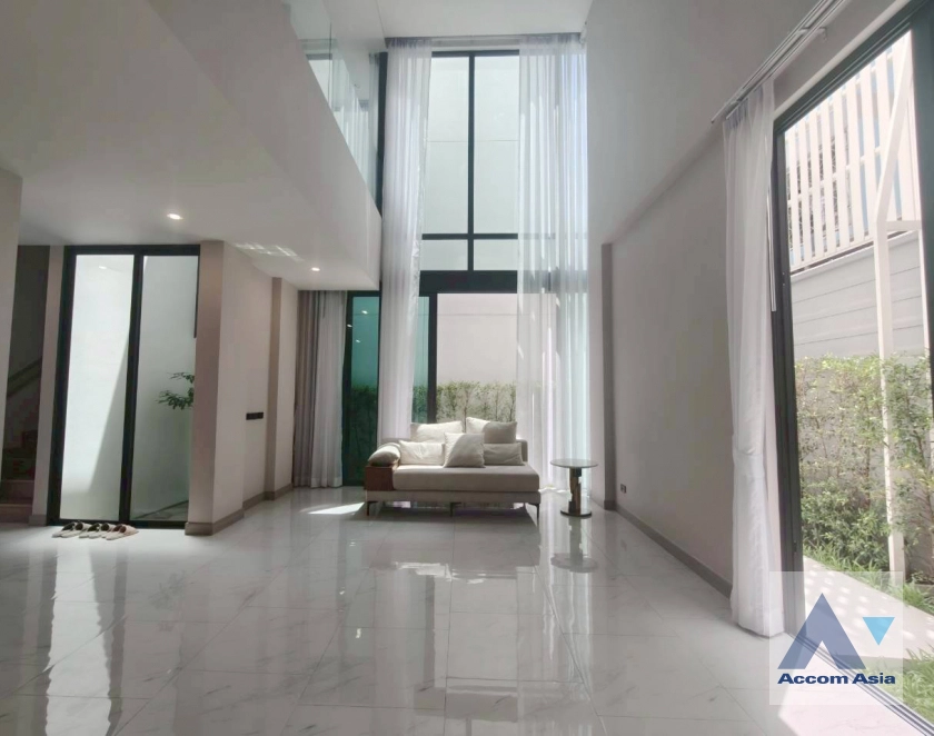unit 3 Bedrooms  House For Sale in Phaholyothin, Bangkok  near BTS Sanam Pao (AA44537)