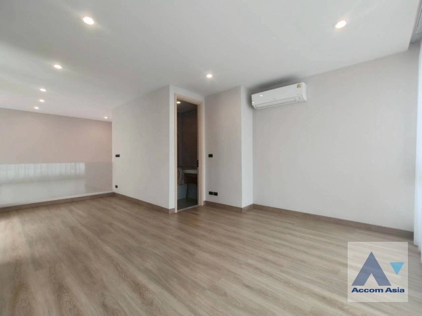 25  3 br House For Sale in Phaholyothin ,Bangkok BTS Sanam Pao at SCAPE ARI AA44537