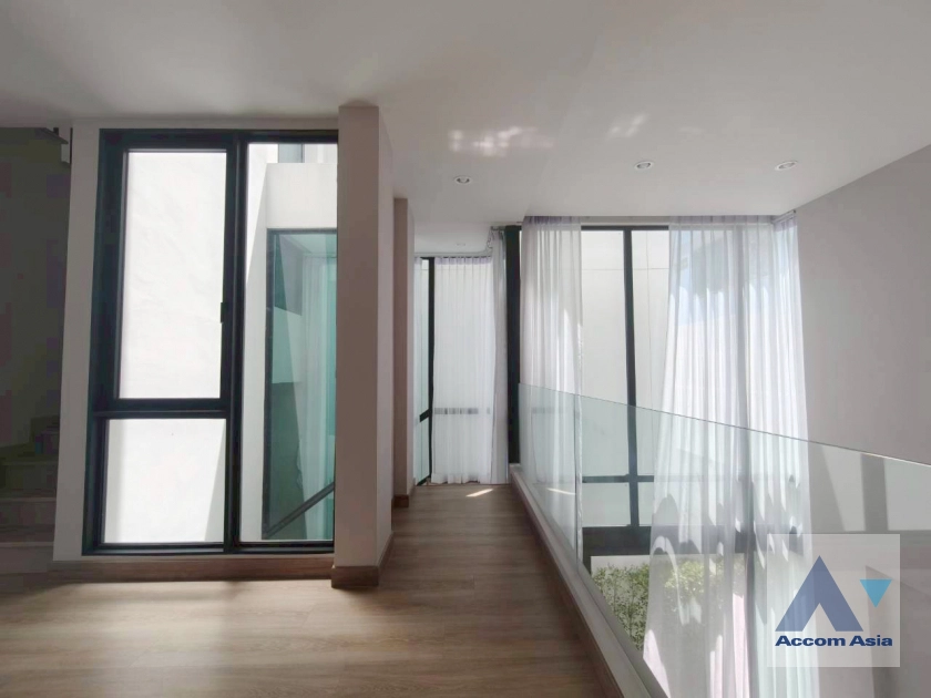 8  3 br House For Sale in Phaholyothin ,Bangkok BTS Sanam Pao at SCAPE ARI AA44537