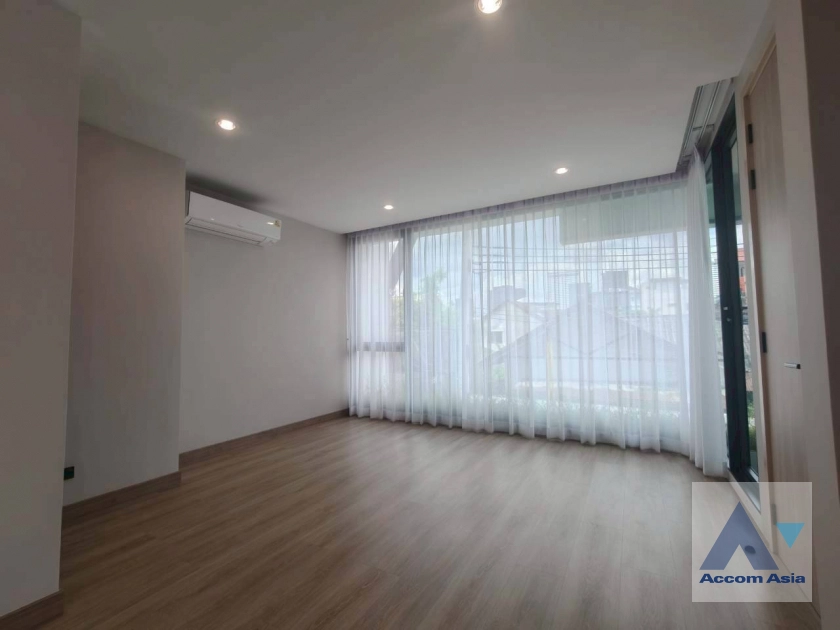 6  3 br House For Sale in Phaholyothin ,Bangkok BTS Sanam Pao at SCAPE ARI AA44537