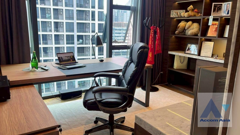 11  2 br Condominium For Rent in Ploenchit ,Bangkok BTS Ploenchit at Sindhorn Tonson AA44546