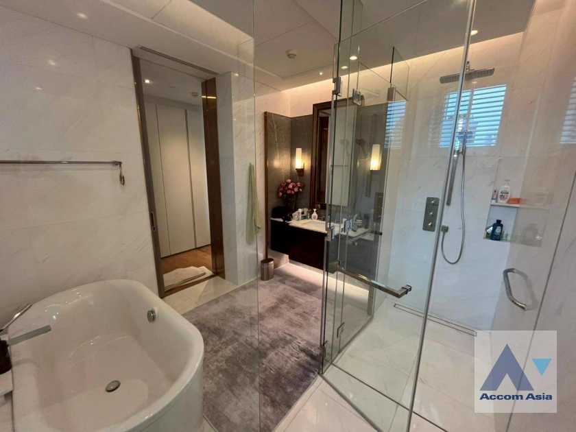 15  2 br Condominium For Rent in Ploenchit ,Bangkok BTS Ploenchit at Sindhorn Tonson AA44546