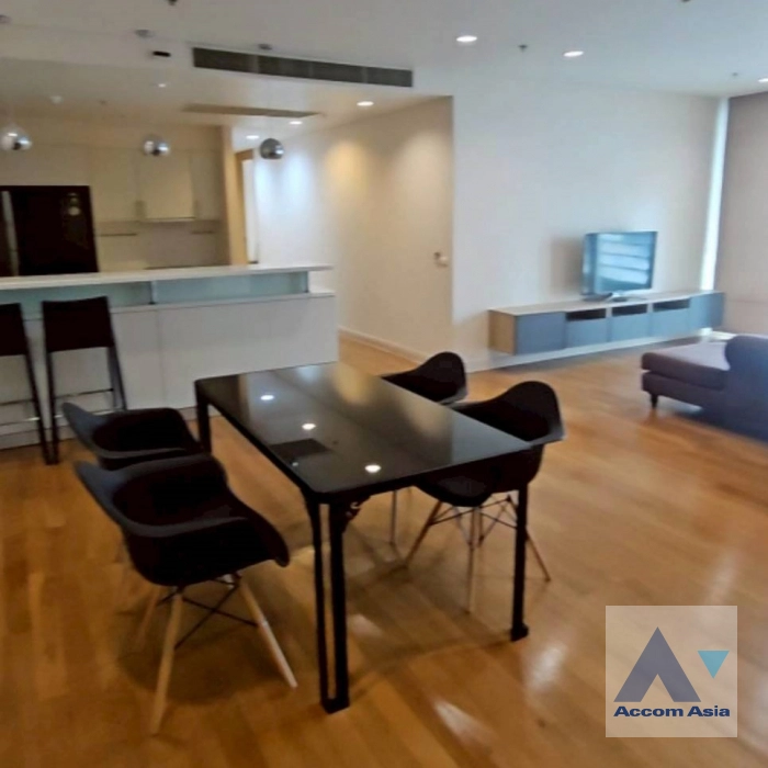 8  2 br Condominium For Rent in Ploenchit ,Bangkok BTS Ploenchit at Sindhorn Tonson AA44546