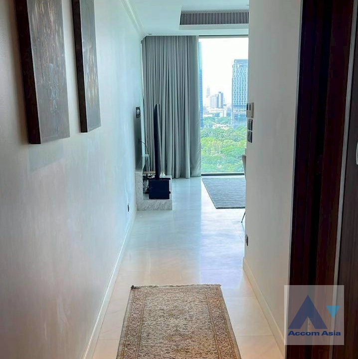 7  2 br Condominium For Rent in Ploenchit ,Bangkok BTS Ploenchit at Sindhorn Tonson AA44546
