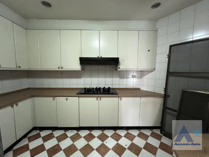 6  3 br Apartment for rent and sale in Sukhumvit ,Bangkok BTS Asok - MRT Sukhumvit at Suite For Family AA44548