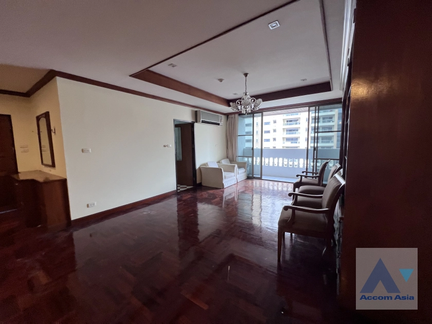unit 3 Bedrooms  Apartment For Rent & Sale in Sukhumvit, Bangkok  near BTS Asok - MRT Sukhumvit (AA44548)