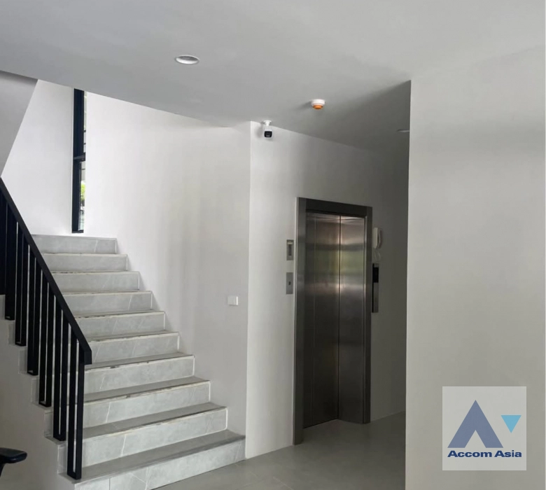 unitOffice |  Building For Rent in Pattanakarn, Bangkok  (AA44555)