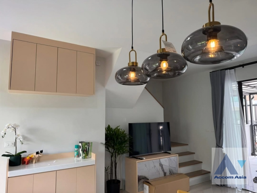unitPet friendly |  3 Bedrooms  Townhouse For Rent & Sale in Samutprakan, Samutprakan  (AA44556)