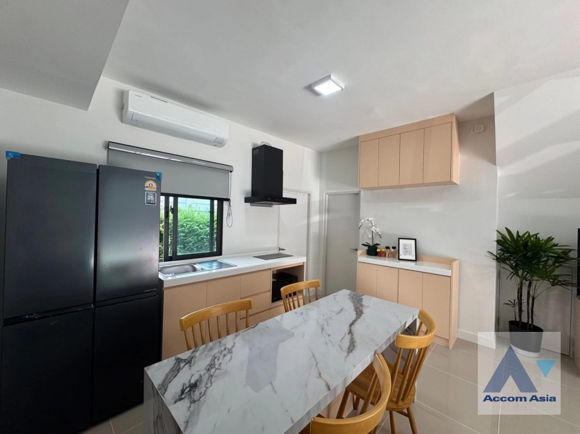 5  3 br Townhouse for rent and sale in Samutprakan ,Samutprakan  at House AA44556