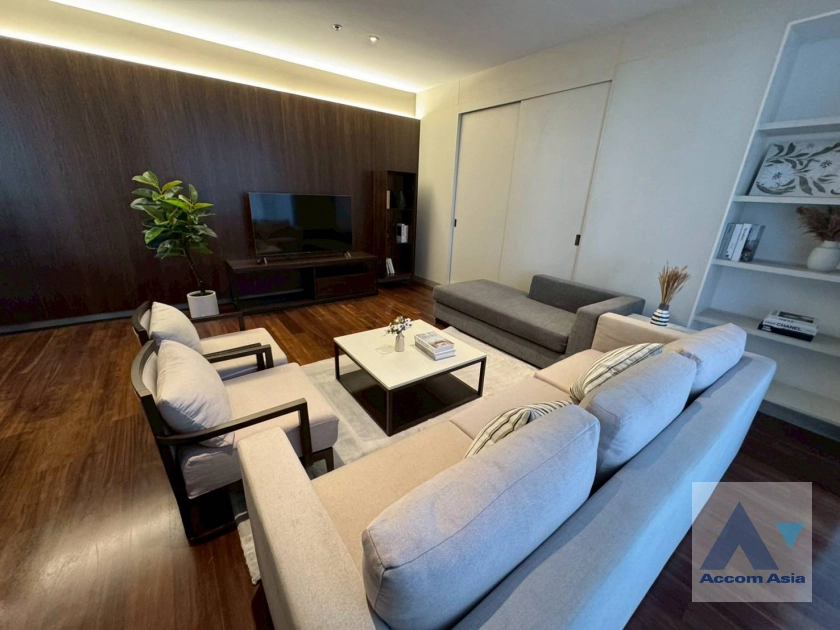  Modern Apartment Apartment  3 Bedroom for Sale & Rent   in Sukhumvit Bangkok