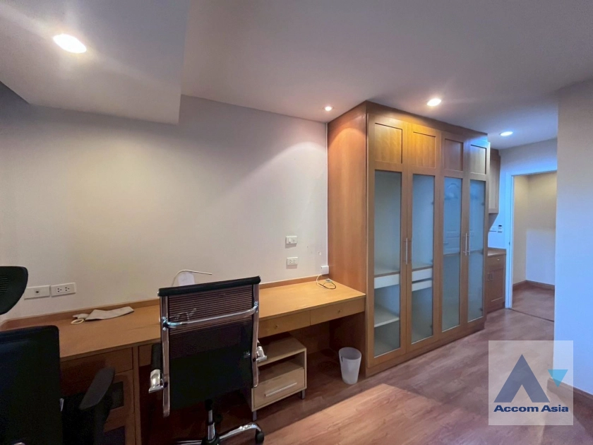 22  2 br Apartment for rent and sale in Ploenchit ,Bangkok BTS Ratchadamri at Step to Lumpini Park AA44573